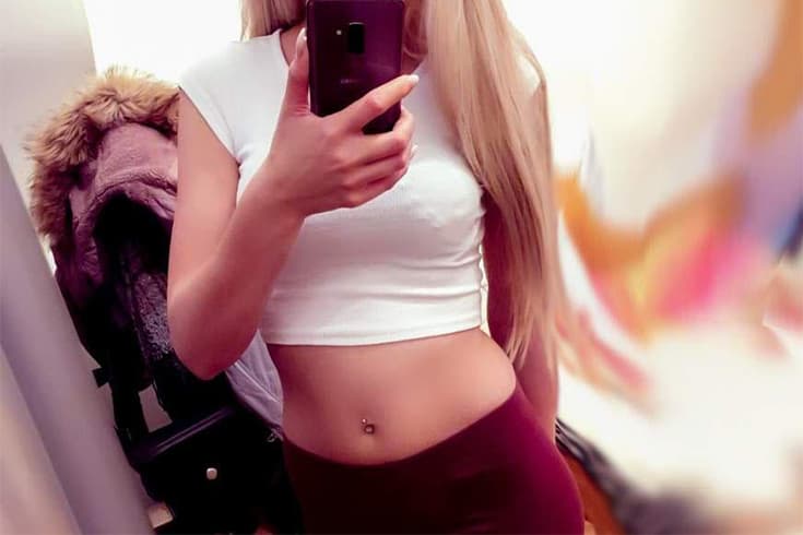 Blondes Teen Girl im Chat
